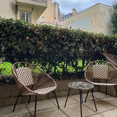 Tour Eiffel Apartment *